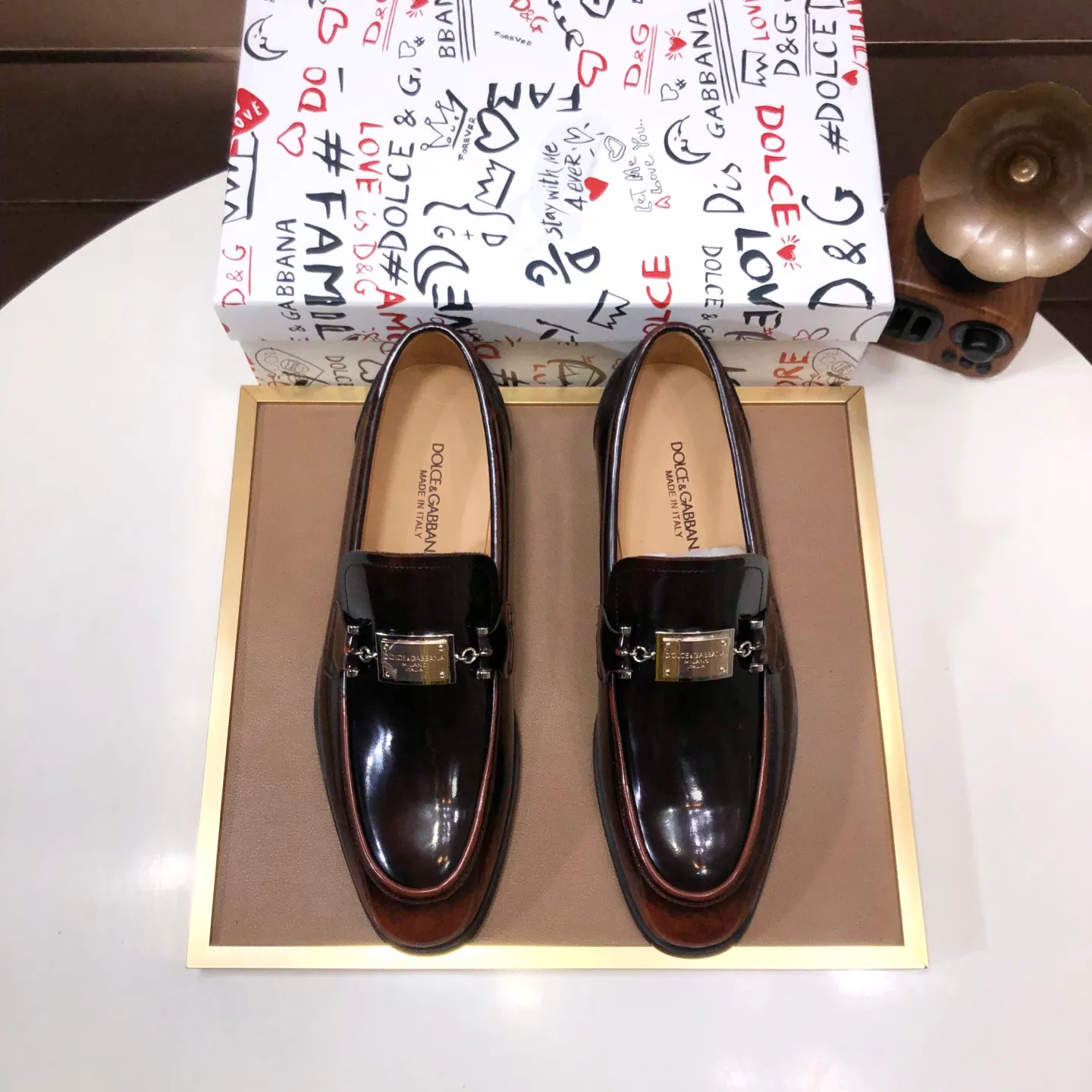 Ex-factory price 500💰DG top quality🔍🔍men's new leather shoes🚹Sold simultaneously at counters⚠Shoe uppers are imported cowhide from Italy, fully imported cowhide lining, imported accessories💪💪, completely 1⃣️ to 1⃣️replica🇮🇹 💪💪, ⚠Sole: The original sole is specially provided by the original factory, the exclusive movable molded sole is super comfortable, ⚠The original factory follows the order, 🔍🔍high quality, you can enter and exit the counter at will, welcome to compare ⚠Number of sizes: 38-44 (45 customized)
